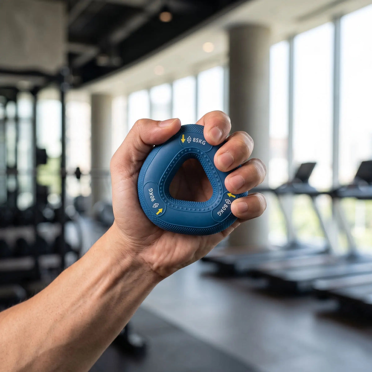 homme entraine main avec Hand gripping Anneau 90kg