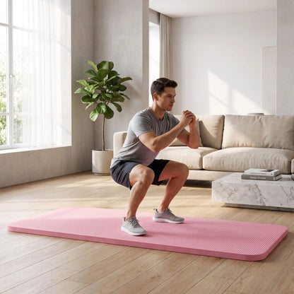 homme fait pompes sur tapis de gym épais enroulable