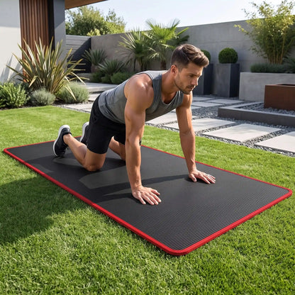 homme s'exerce tapis de gym épais et large jardin